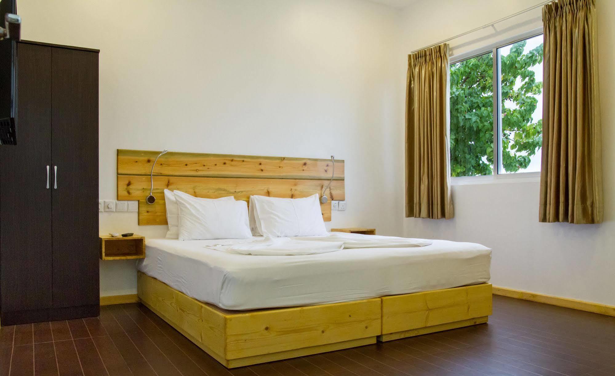 Royal Pearl Inn Maafushi Extérieur photo